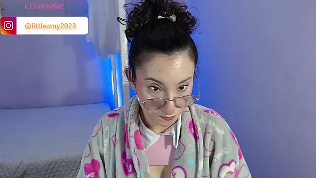 Snapshot of little__amy_ chatting on 03/19/25, 09:48 little amy online show from 03/19/25, 09:48