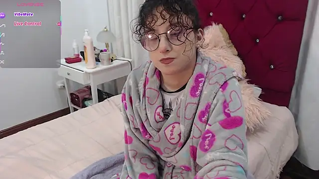 Snapshot of little__amy_ chatting on 10/11/25, 08:29 little amy online show from 10/11/25, 08:29