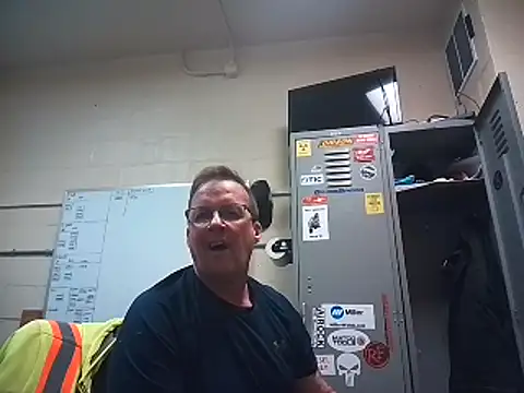 Snapshot of Cockrub1 chatting on 03/19/25, 09:27 Cockrub1 online show from 03/19/25, 09:27