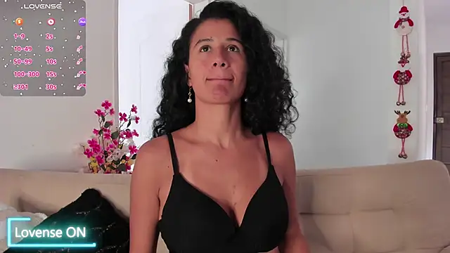 Alaia Ferrer  online show from 12/21/25, 08:38