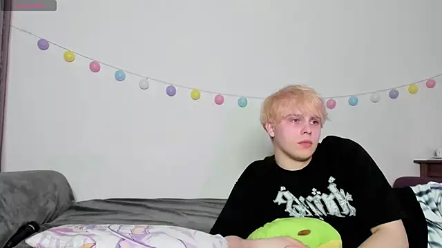 Emily and Ilumi online show from 03/10/25, 05:50