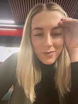 Snapshot of MommmyYummy chatting on 12/02/24, 11:12 MommmyYummy online show from 12/02/24, 11:12