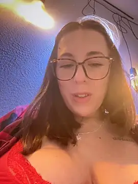 Snapshot of MommmyYummy chatting on 12/05/24, 08:00 MommmyYummy online show from 12/05/24, 08:00