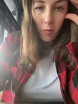 Snapshot of MommmyYummy chatting on 12/13/24, 09:35 MommmyYummy online show from 12/13/24, 09:35