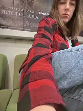 Snapshot of MommmyYummy chatting on 12/13/24, 12:50 MommmyYummy online show from 12/13/24, 12:50