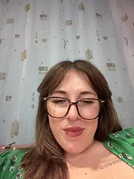 Snapshot of MommmyYummy chatting on 12/26/24, 06:12 MommmyYummy online show from 12/26/24, 06:12