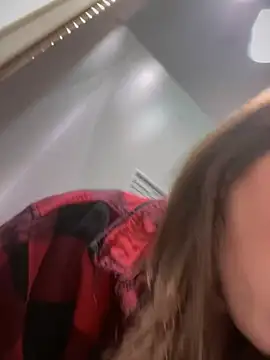 Snapshot of MommmyYummy chatting on 12/27/24, 05:48 MommmyYummy online show from 12/27/24, 05:48