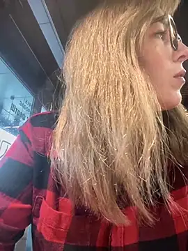 Snapshot of MommmyYummy chatting on 01/13/25, 08:47 MommmyYummy online show from 01/13/25, 08:47