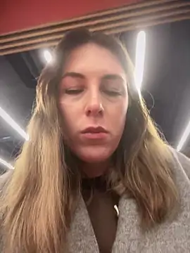 Snapshot of MommmyYummy chatting on 01/17/25, 10:44 MommmyYummy online show from 01/17/25, 10:44