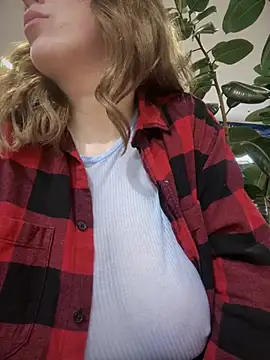 Snapshot of MommmyYummy chatting on 01/28/25, 04:19 MommmyYummy online show from 01/28/25, 04:19