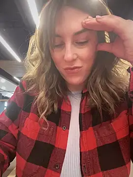 Snapshot of MommmyYummy chatting on 02/04/25, 11:27 MommmyYummy online show from 02/04/25, 11:27