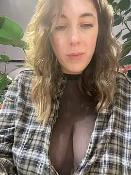 Snapshot of MommmyYummy chatting on 02/06/25, 01:54 MommmyYummy online show from 02/06/25, 01:54