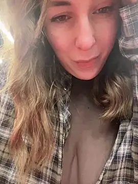 Snapshot of MommmyYummy chatting on 02/06/25, 04:58 MommmyYummy online show from 02/06/25, 04:58