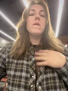 Snapshot of MommmyYummy chatting on 02/27/25, 10:48 MommmyYummy online show from 02/27/25, 10:48