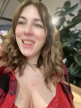 Snapshot of MommmyYummy chatting on 03/11/25, 10:07 MommmyYummy online show from 03/11/25, 10:07