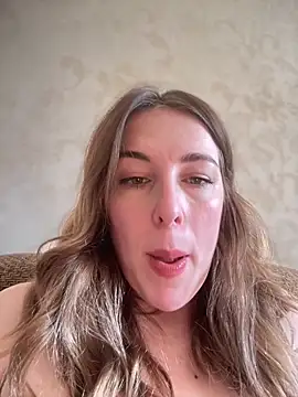 Snapshot of MommmyYummy chatting on 03/12/25, 10:59 MommmyYummy online show from 03/12/25, 10:59