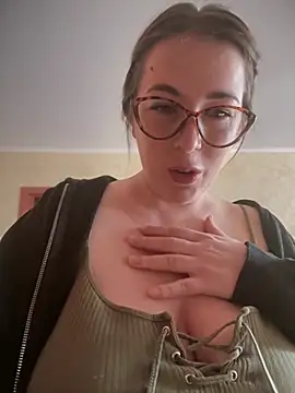 Snapshot of MommmyYummy chatting on 03/14/25, 09:14 MommmyYummy online show from 03/14/25, 09:14