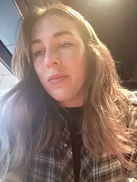 Snapshot of MommmyYummy chatting on 03/20/25, 12:22 MommmyYummy online show from 03/20/25, 12:22