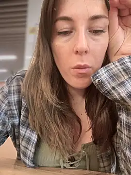 Snapshot of MommmyYummy chatting on 09/15/25, 07:30 MommmyYummy online show from 09/15/25, 07:30