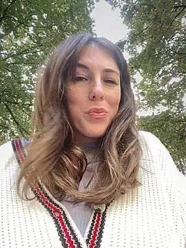 Snapshot of MommmyYummy chatting on 09/29/25, 12:21 MommmyYummy online show from 09/29/25, 12:21