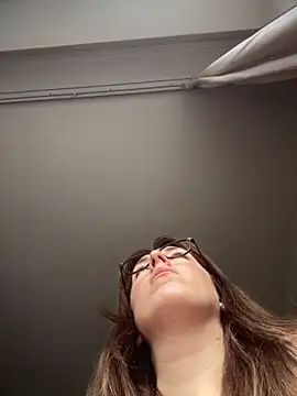 Snapshot of MommmyYummy chatting on 09/30/25, 11:48 MommmyYummy online show from 09/30/25, 11:48