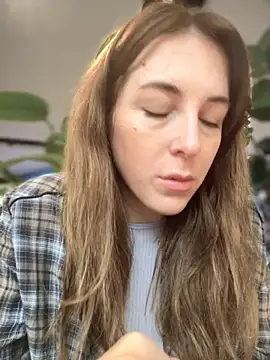 Snapshot of MommmyYummy chatting on 10/05/25, 11:30 MommmyYummy online show from 10/05/25, 11:30