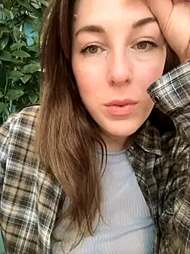 Snapshot of MommmyYummy chatting on 10/12/25, 11:20 MommmyYummy online show from 10/12/25, 11:20