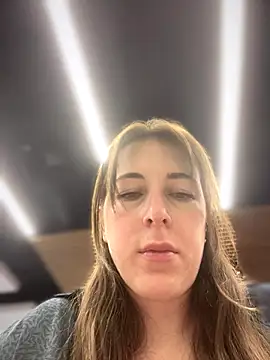 Snapshot of MommmyYummy chatting on 10/14/25, 01:01 MommmyYummy online show from 10/14/25, 01:01