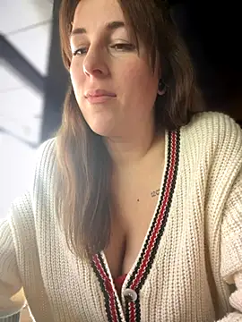 Snapshot of MommmyYummy chatting on 10/31/25, 10:38 MommmyYummy online show from 10/31/25, 10:38