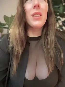 Snapshot of MommmyYummy chatting on 12/15/25, 11:25 MommmyYummy online show from 12/15/25, 11:25