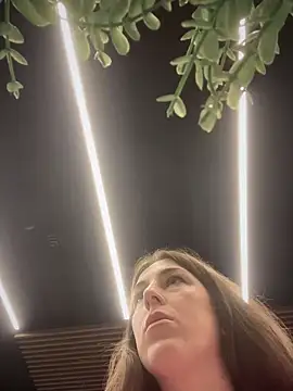 Snapshot of MommmyYummy chatting on 02/25/26, 10:03 MommmyYummy online show from 02/25/26, 10:03