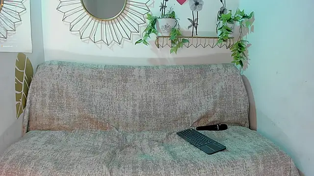 Snapshot of EmmaDuque chatting on 11/08/25, 07:45 EmmaDuque online show from 11/08/25, 07:45