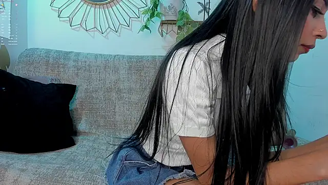 Snapshot of EmmaDuque chatting on 11/10/25, 10:53 EmmaDuque online show from 11/10/25, 10:53