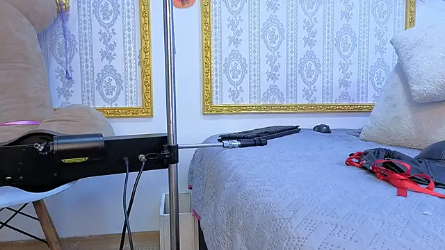 CandyQueenGold online show from 10/28/25, 06:32