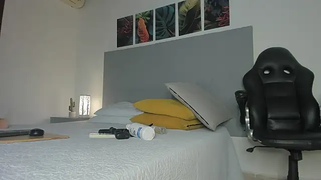 Snapshot of _Molly_rosse_ chatting on 02/14/26, 12:24 Molly rosse online show from 02/14/26, 12:24