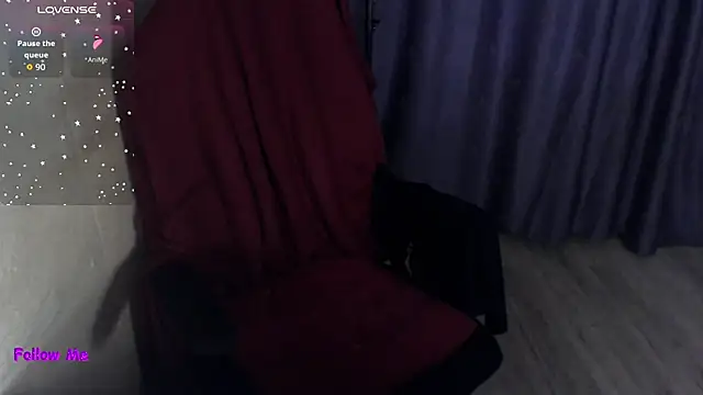 Snapshot of mia-joy chatting on 06/07/26, 11:03 mia-joy online show from 06/07/26, 11:03