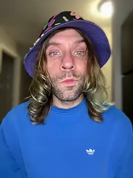 4kUsh2Fashion0 online show from 12/23/24, 12:35