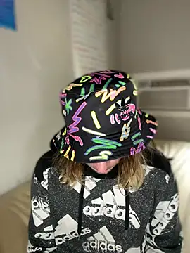 4kUsh2Fashion0 online show from 02/02/25, 04:32