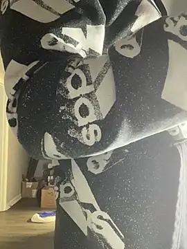 4kUsh2Fashion0 online show from 03/06/25, 03:56