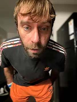 4kUsh2Fashion0 online show from 10/11/25, 03:10