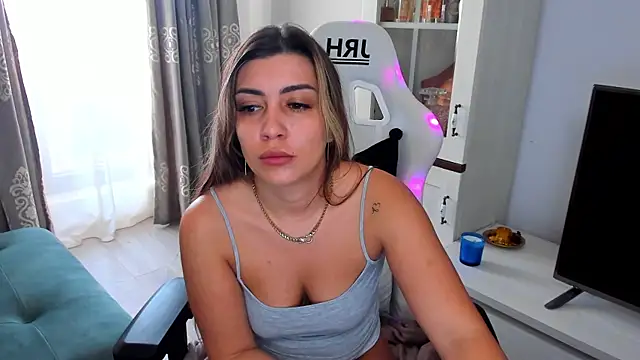 Snapshot of EveEvian chatting on 01/14/25, 08:52 EveEvian online show from 01/14/25, 08:52