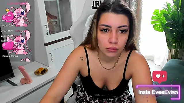Snapshot of EveEvian chatting on 03/13/25, 10:15 EveEvian online show from 03/13/25, 10:15