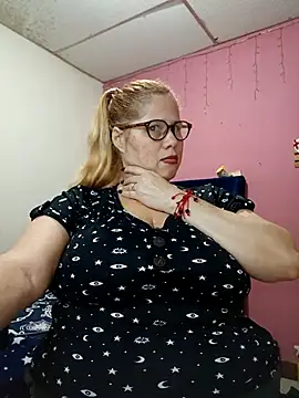 Snapshot of EllisW8 chatting on 03/06/25, 10:26 EllisW8 online show from 03/06/25, 10:26