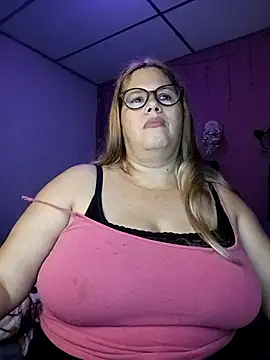 Snapshot of EllisW8 chatting on 09/18/25, 11:34 EllisW8 online show from 09/18/25, 11:34