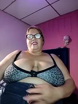 Snapshot of EllisW8 chatting on 09/23/25, 10:57 EllisW8 online show from 09/23/25, 10:57