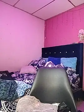 Snapshot of EllisW8 chatting on 09/26/25, 12:09 EllisW8 online show from 09/26/25, 12:09