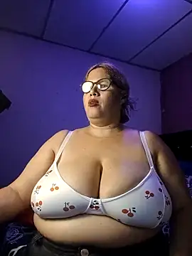 Snapshot of EllisW8 chatting on 09/27/25, 11:10 EllisW8 online show from 09/27/25, 11:10