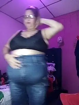 Snapshot of EllisW8 chatting on 10/01/25, 10:43 EllisW8 online show from 10/01/25, 10:43