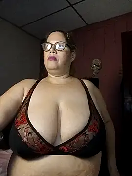 Snapshot of EllisW8 chatting on 10/05/25, 06:06 EllisW8 online show from 10/05/25, 06:06