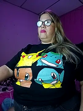 Snapshot of EllisW8 chatting on 10/17/25, 10:56 EllisW8 online show from 10/17/25, 10:56